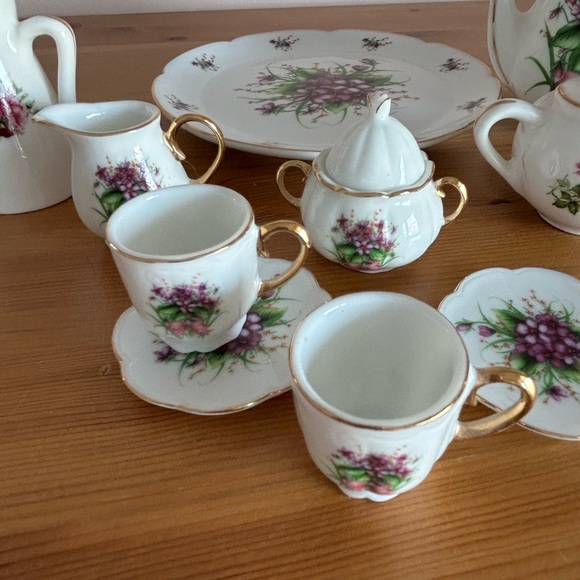 Miniature Tea Set - Picture 9 of 15
